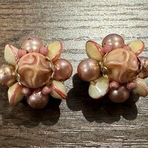 Vintage Clip-on Earrings 1950-1960 Bead Cluster Pink White HONG KONG